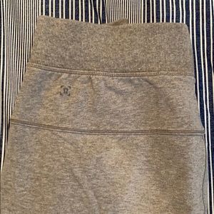 NWOT Lululemon men’s joggers size XL in gray!